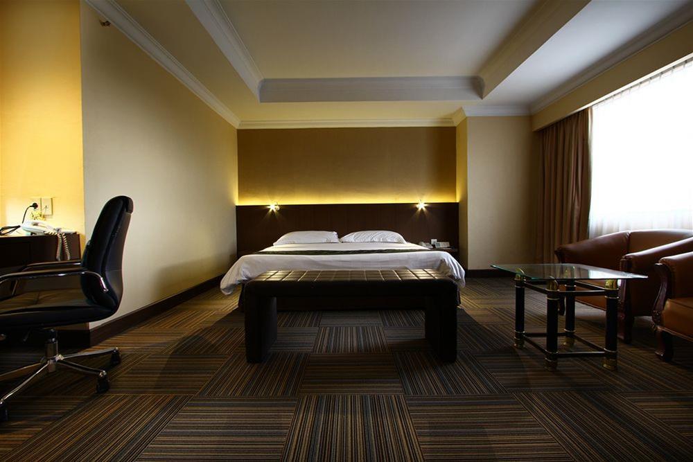 Aiho Hotel Medan Exterior foto